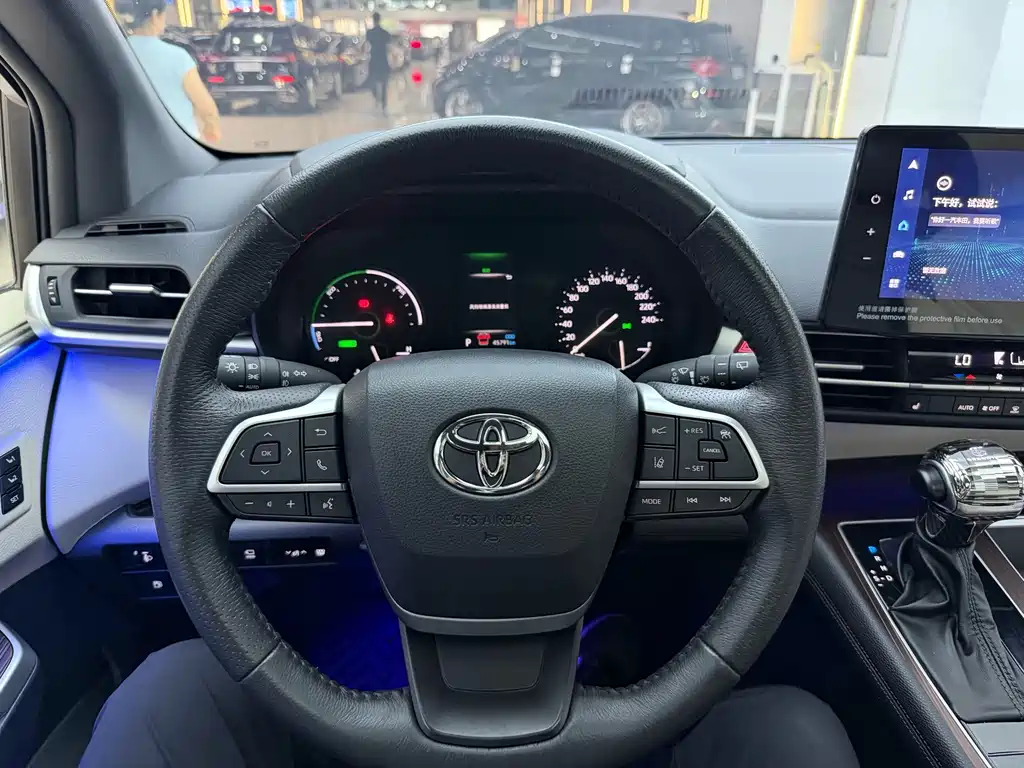 Toyota Granvia — миниатюра 10