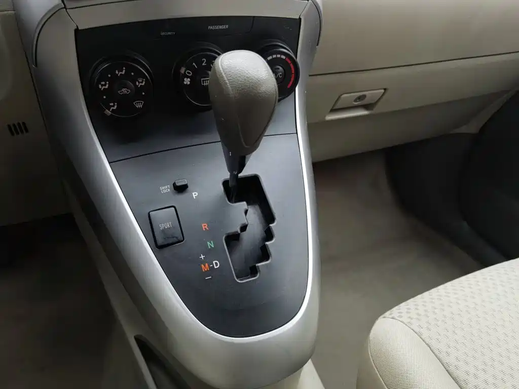 Toyota Verso — миниатюра 13