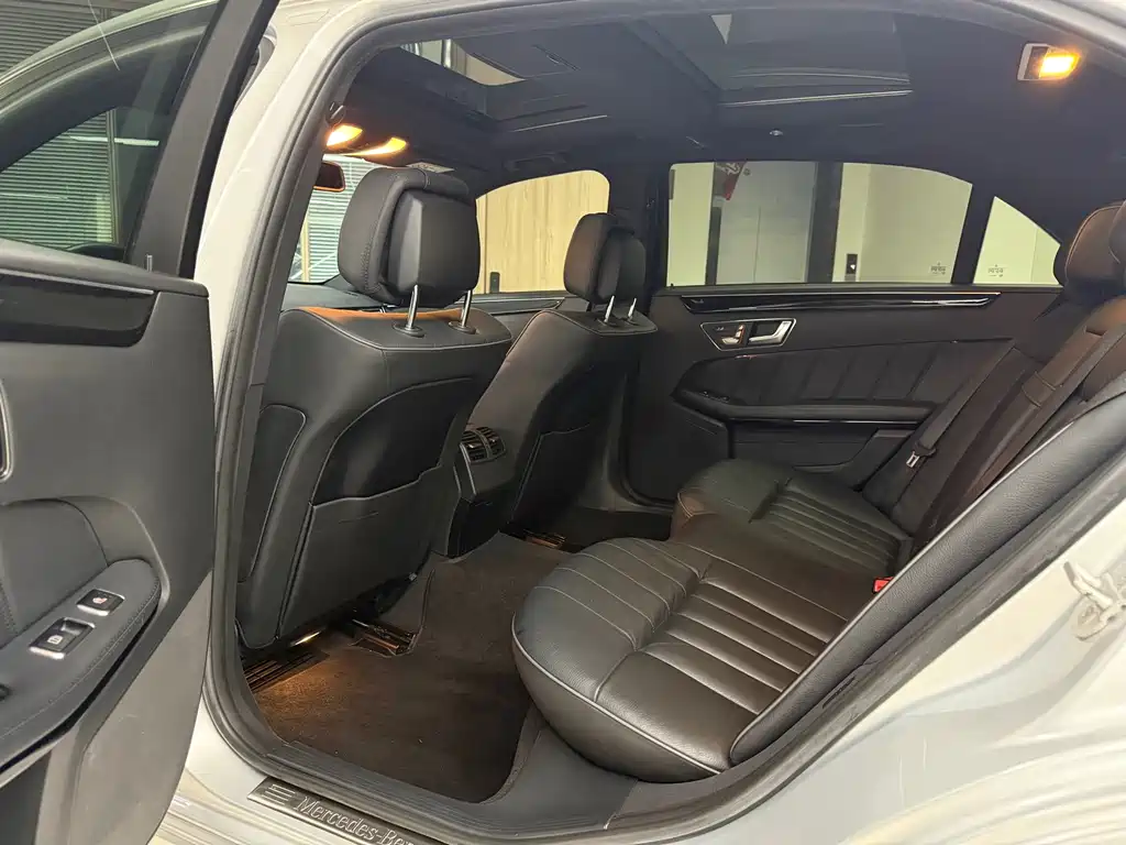 Mercedes-Benz E-Class — миниатюра 5