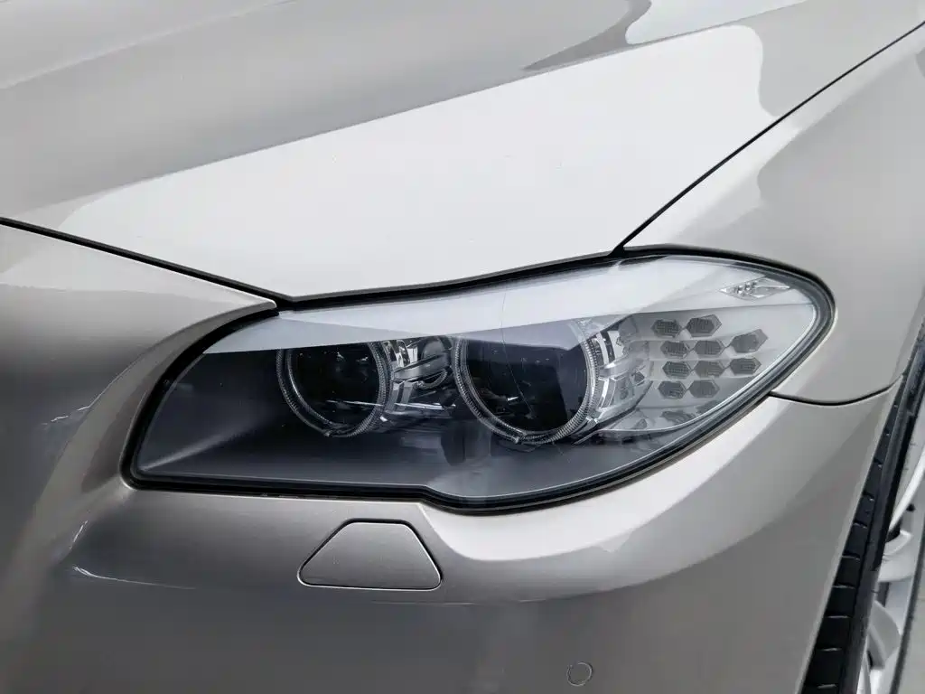 BMW 5 Series — миниатюра 7