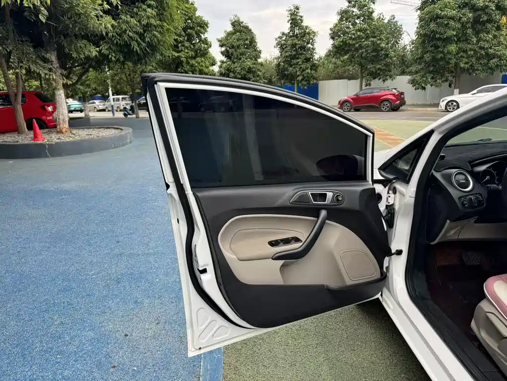 Ford Fiesta — миниатюра 9