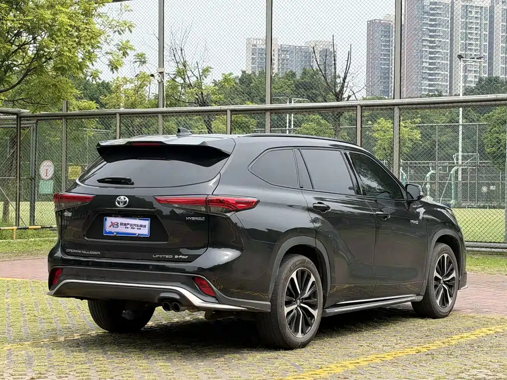 Toyota Crown Kluger — миниатюра 5