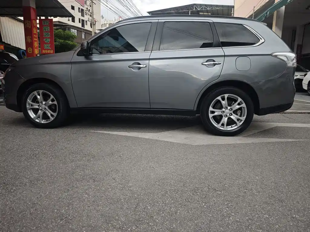 Mitsubishi Outlander (Import) — миниатюра 5
