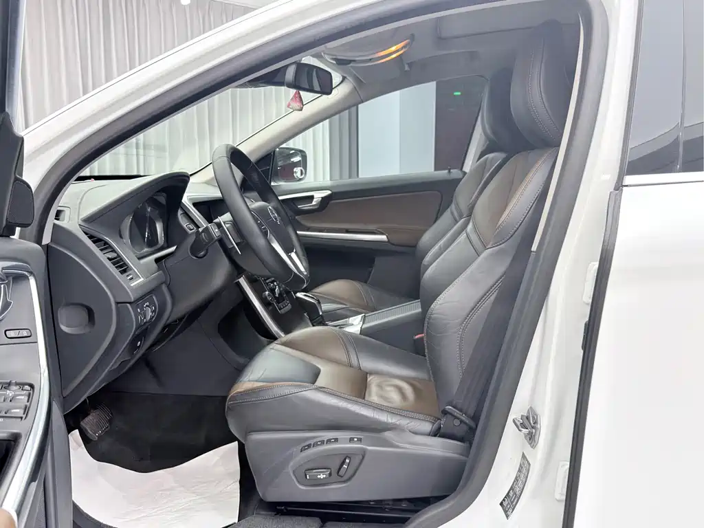 Volvo XC60 (Import) — миниатюра 8