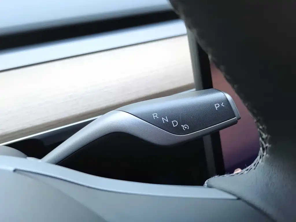 Tesla Model Y — миниатюра 19