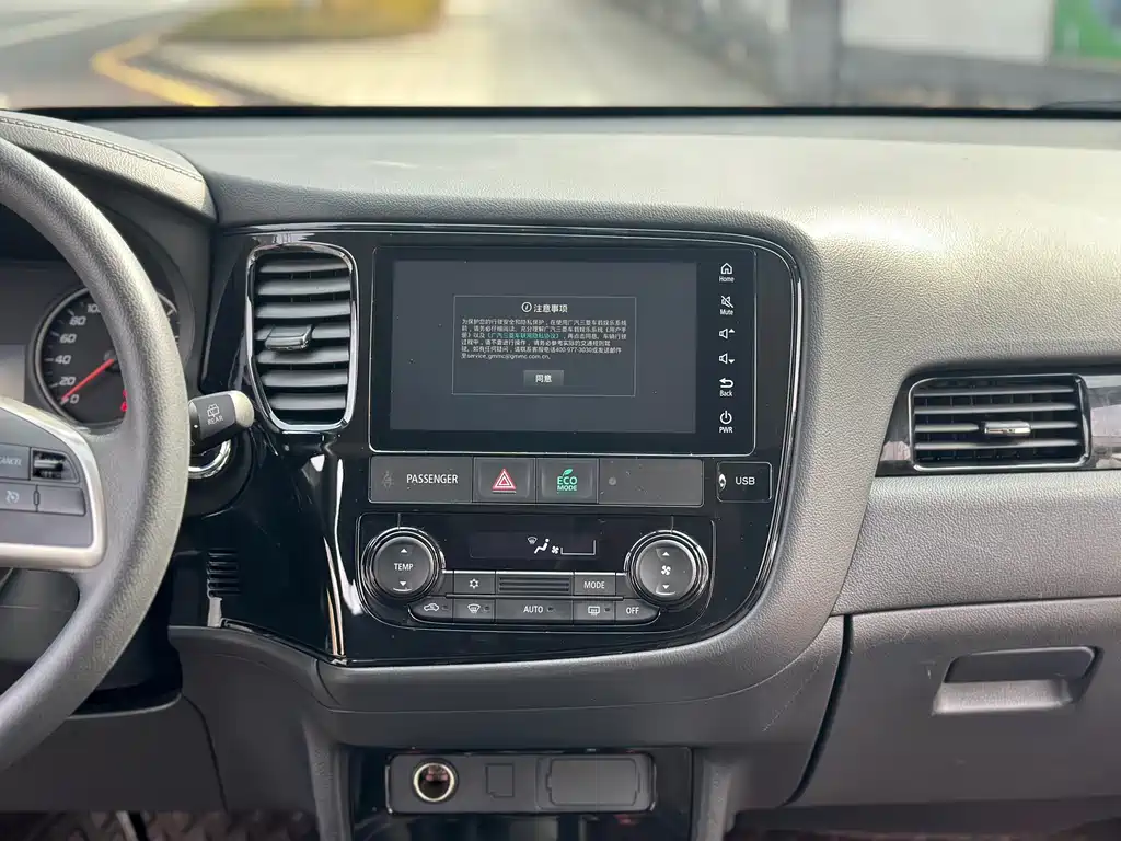 MITSUBISHI OUTLANDER