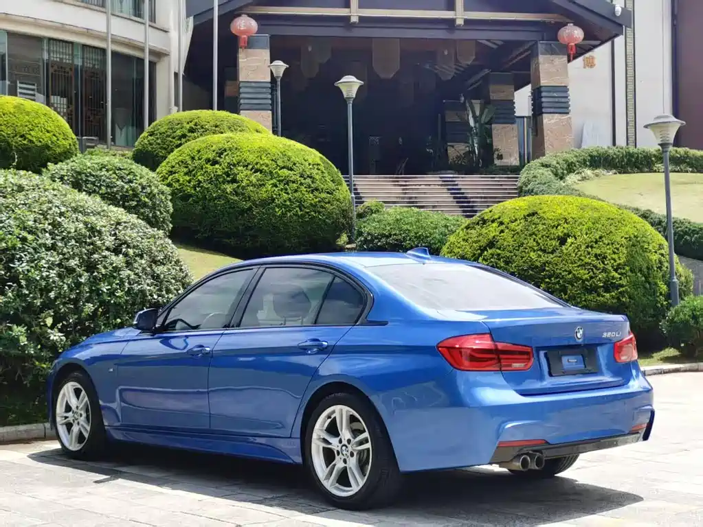BMW 3 SERIES