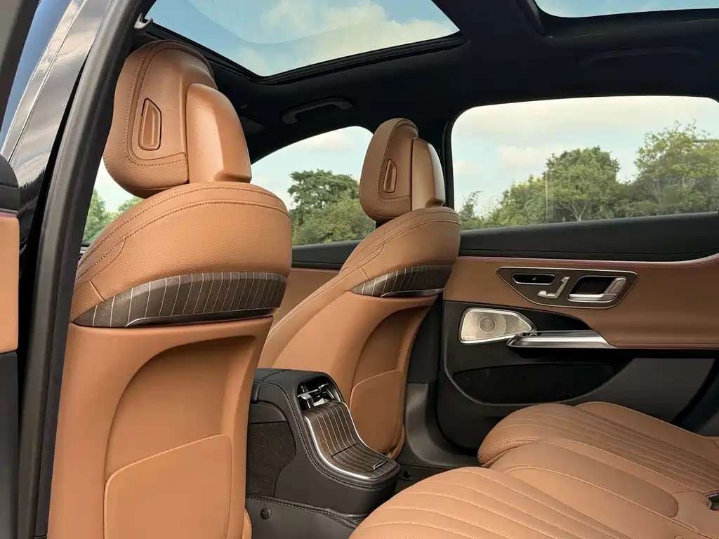 Mercedes-Benz E-Class — миниатюра 9