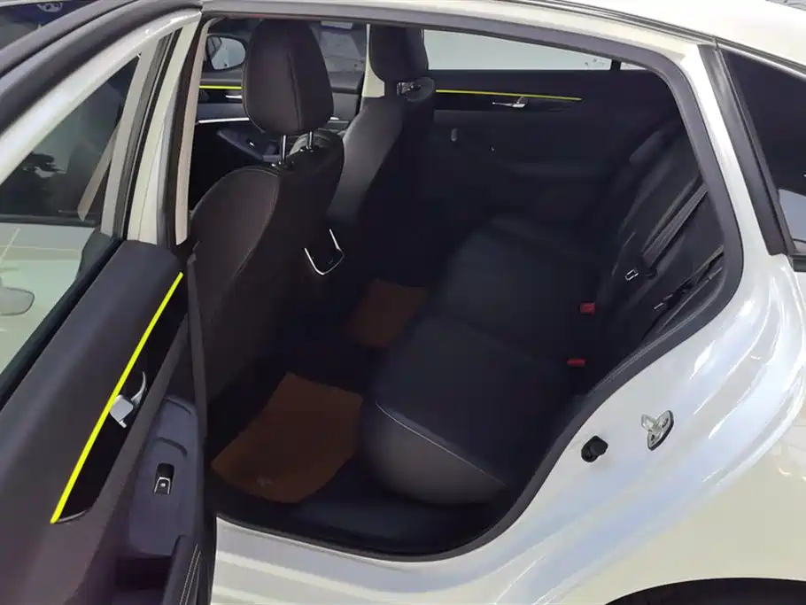 DONGFENG YI HYUN MAX