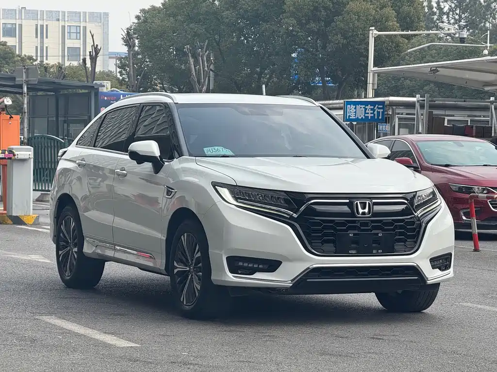 HONDA UR V