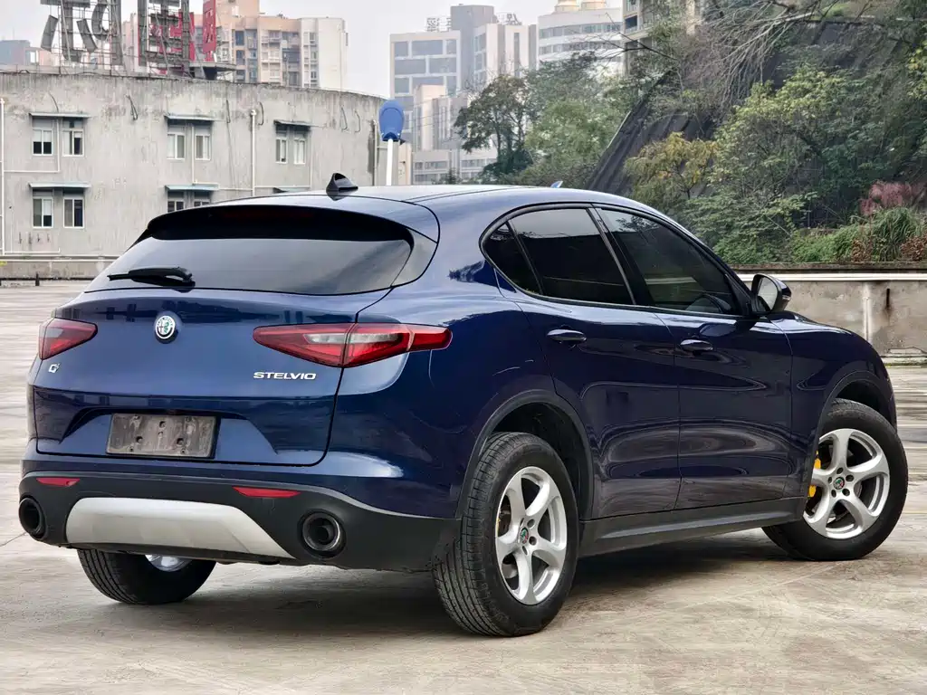 Alfa Romeo Stelvio 2017 2.0T 200HP Luxury