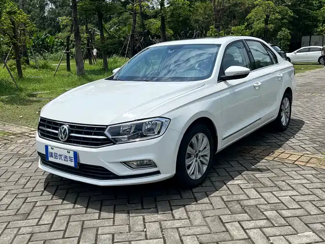 VOLKSWAGEN BORA 2016