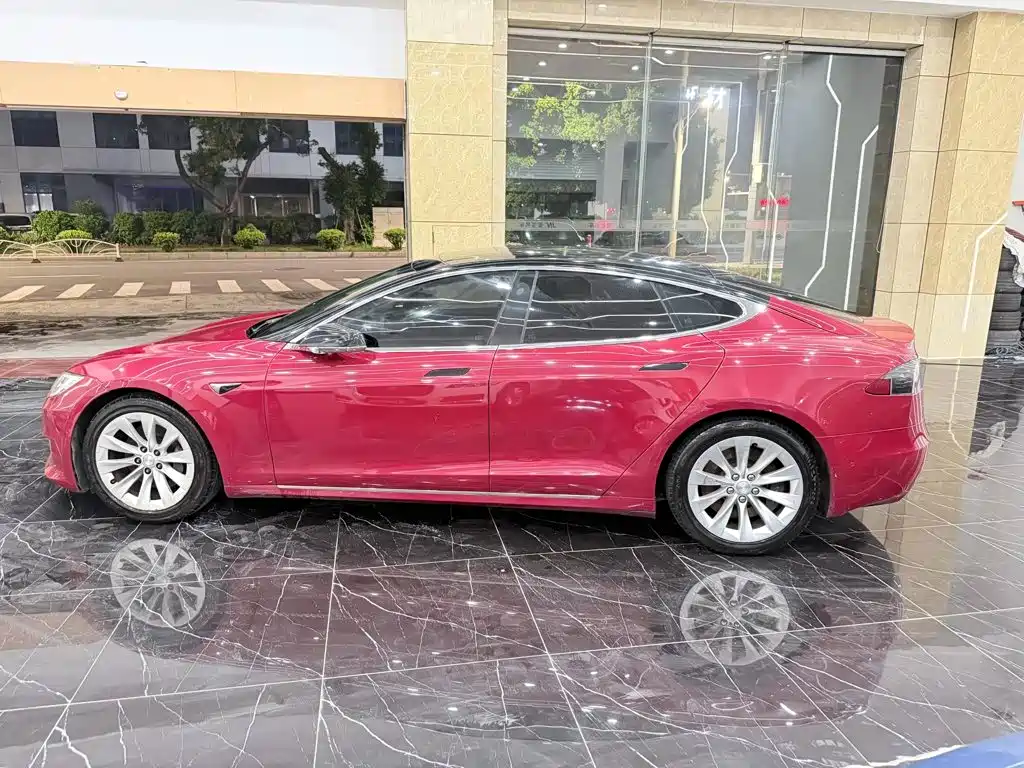 Tesla Model S — миниатюра 7