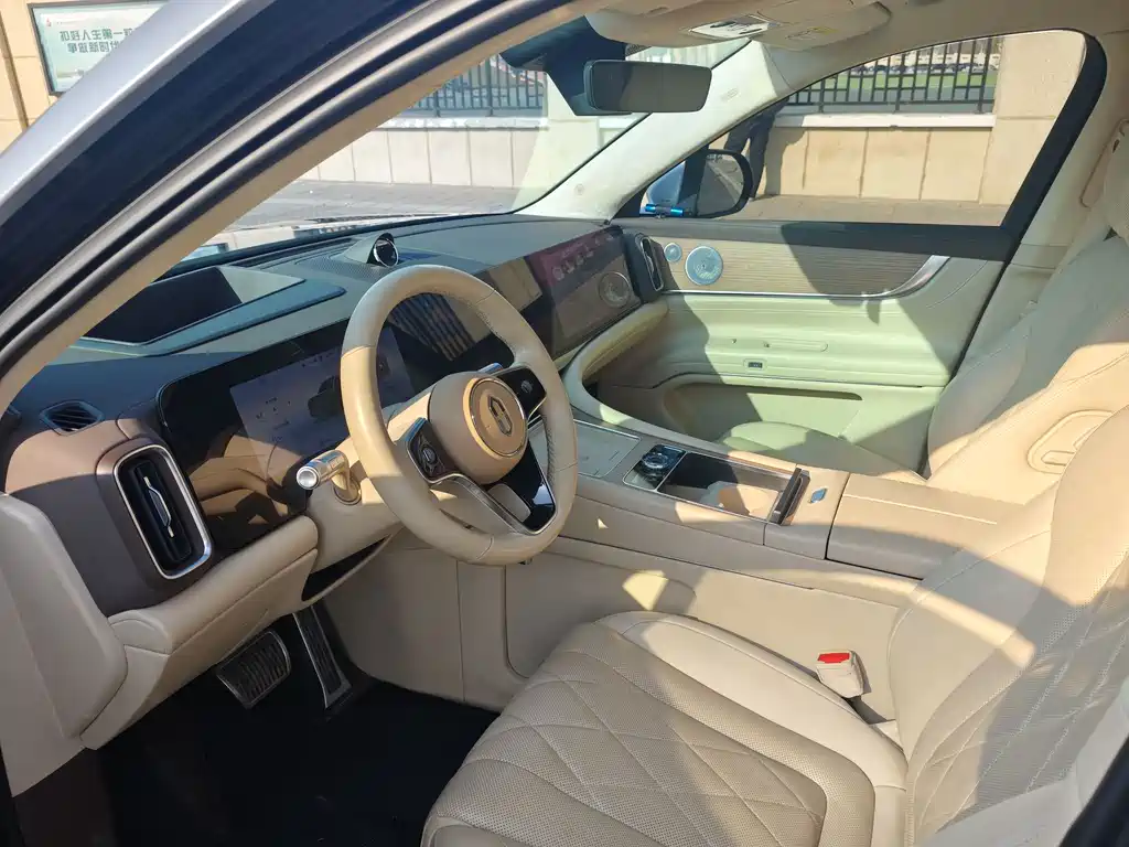 AITO ASK THE WORLD M9