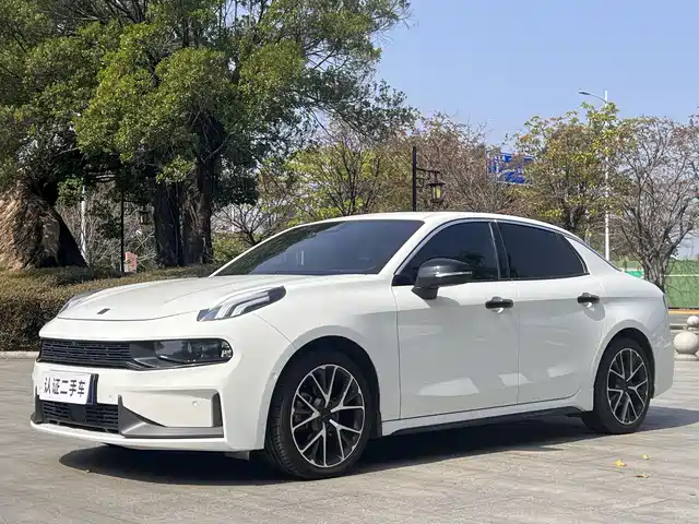 2021 Lynk & Co 03