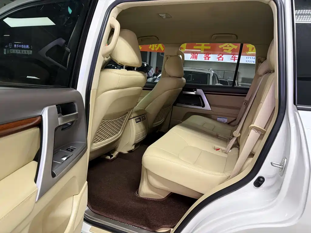 Toyota Land Cruiser — миниатюра 7
