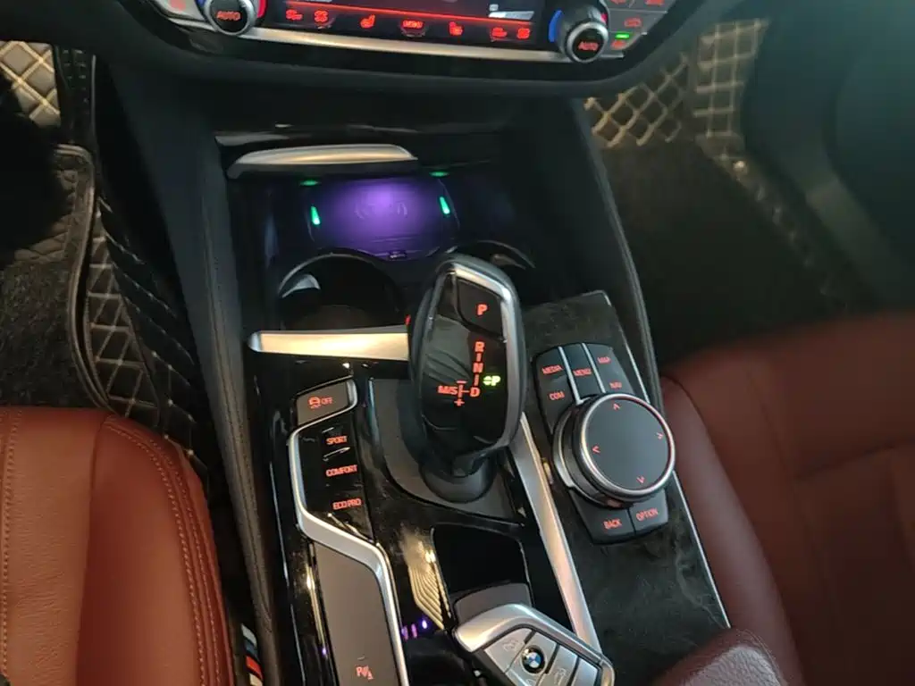 BMW 5 Series — миниатюра 14