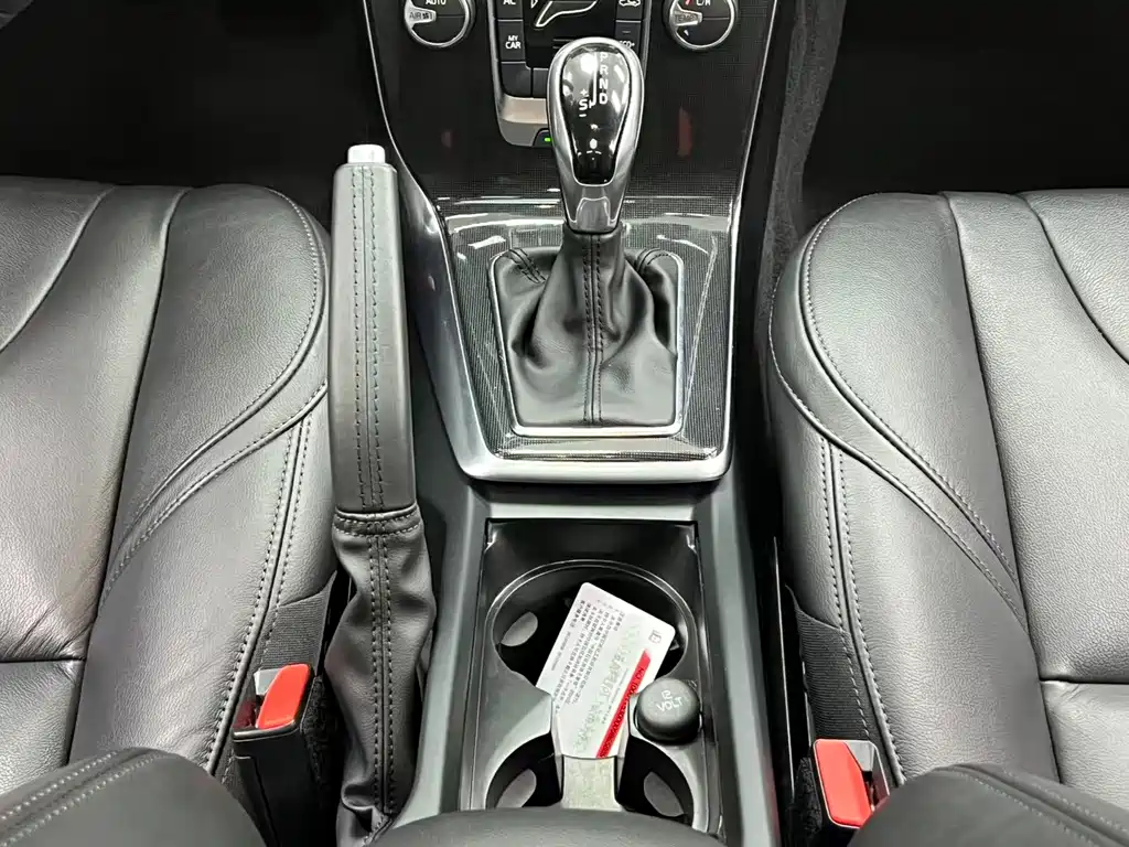 Volvo V40 — миниатюра 15