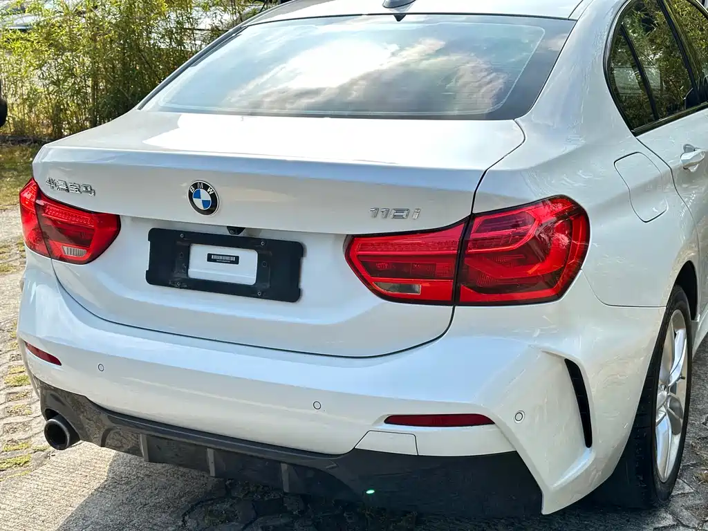 BMW 1 SERIES