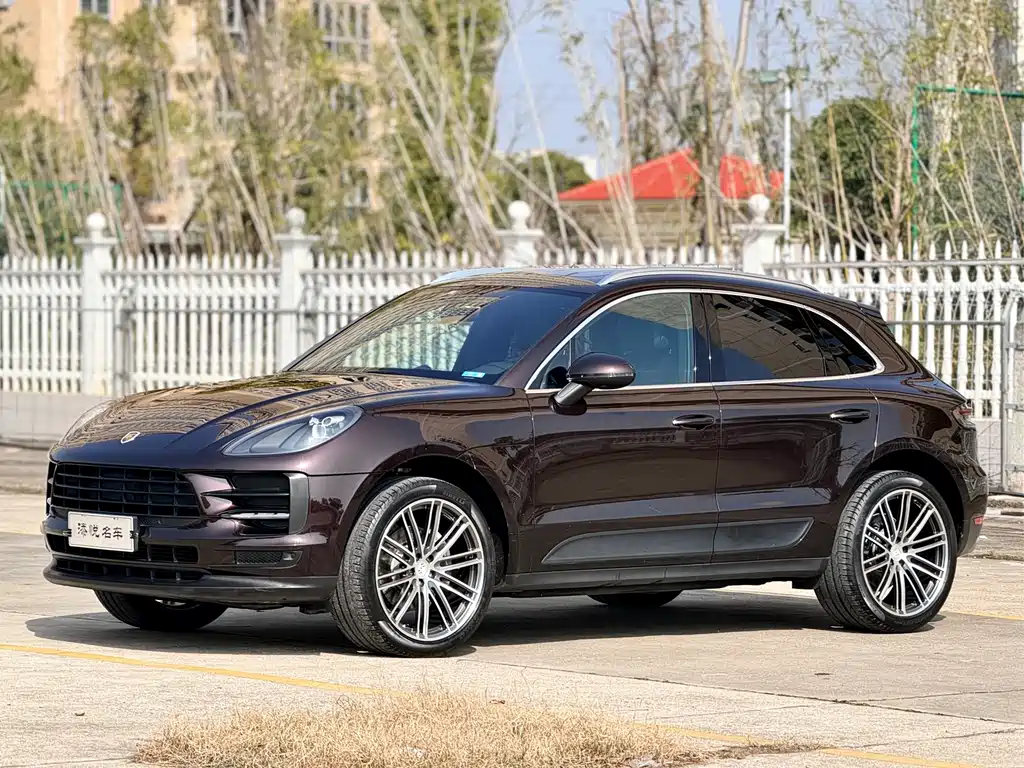 PORSCHE MACAN