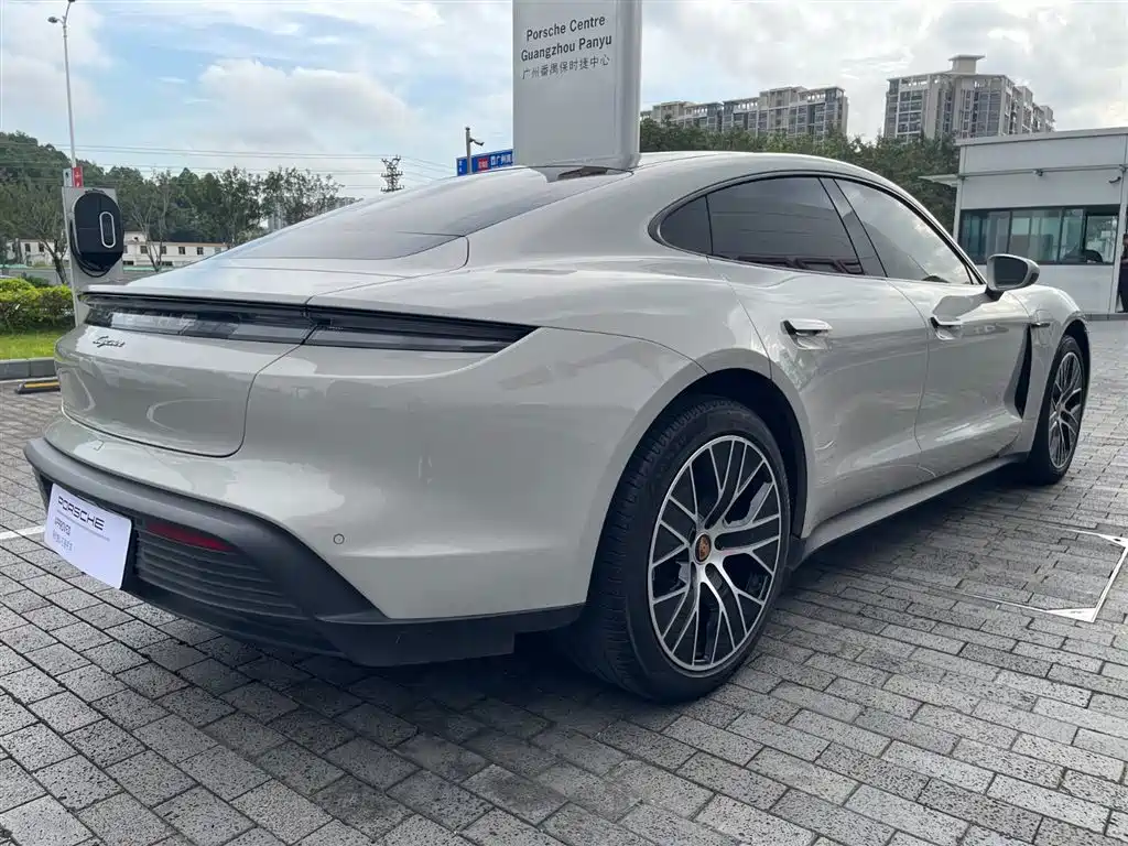 Porsche Taycan 2022 Taycan