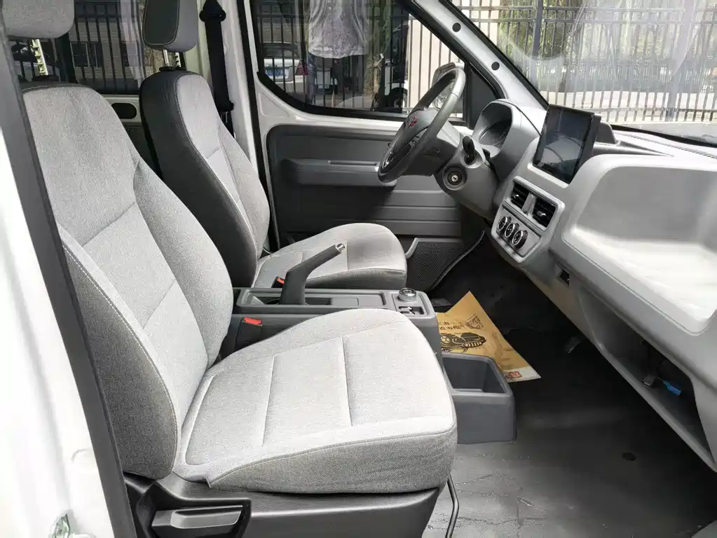 Wuling Yangguang — миниатюра 8