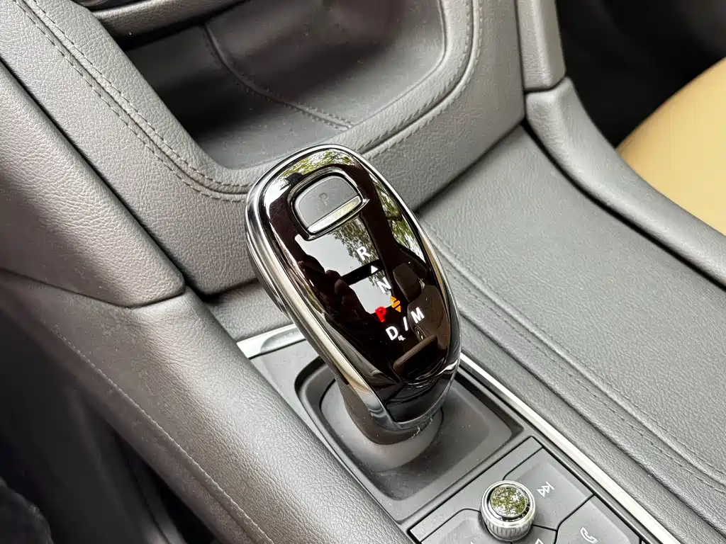 Cadillac XT6 2025 2.0T мест Executive