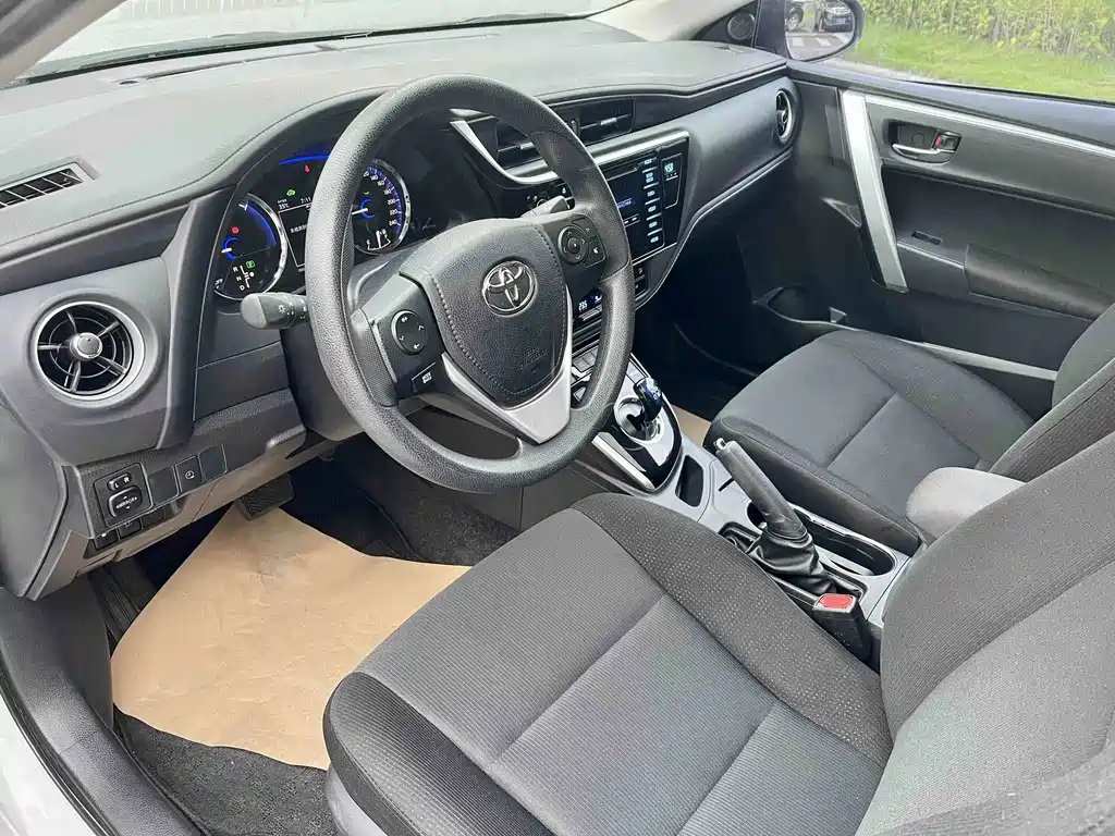 Toyota Corolla Hybrid — миниатюра 11