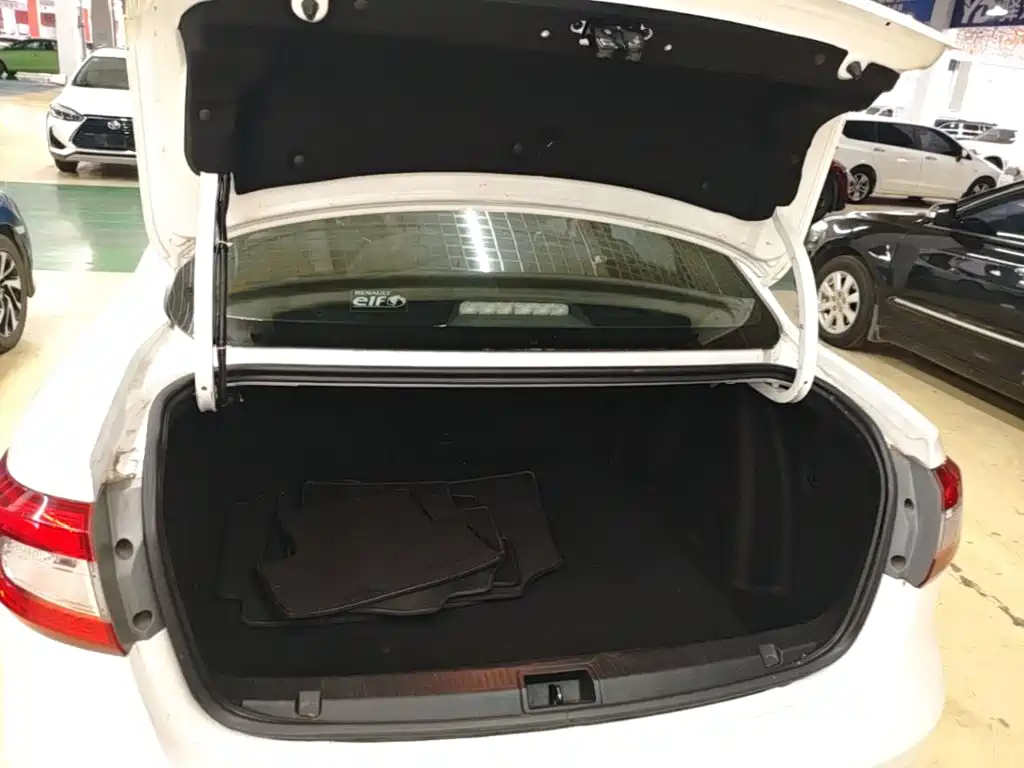 Renault Fluence — миниатюра 19