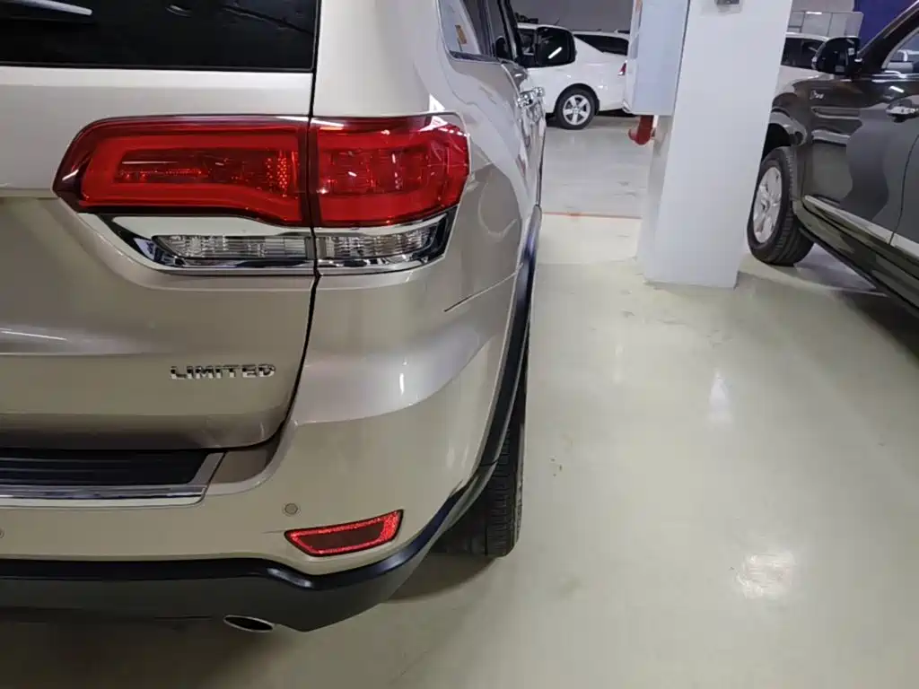 Jeep Grand Cherokee (Import) — миниатюра 8
