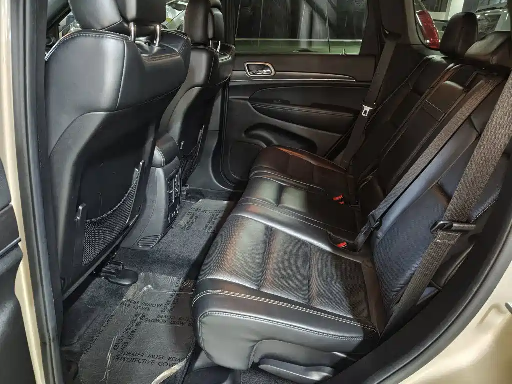 Jeep Grand Cherokee (Import) — миниатюра 17