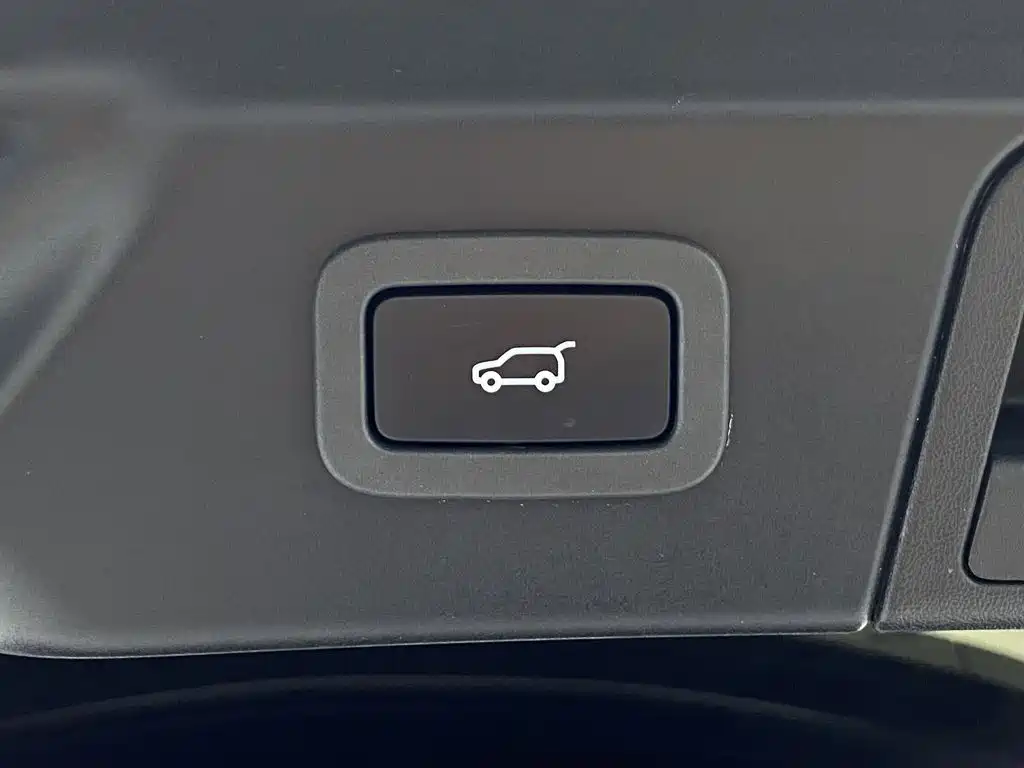 Land Rover Velar — миниатюра 13