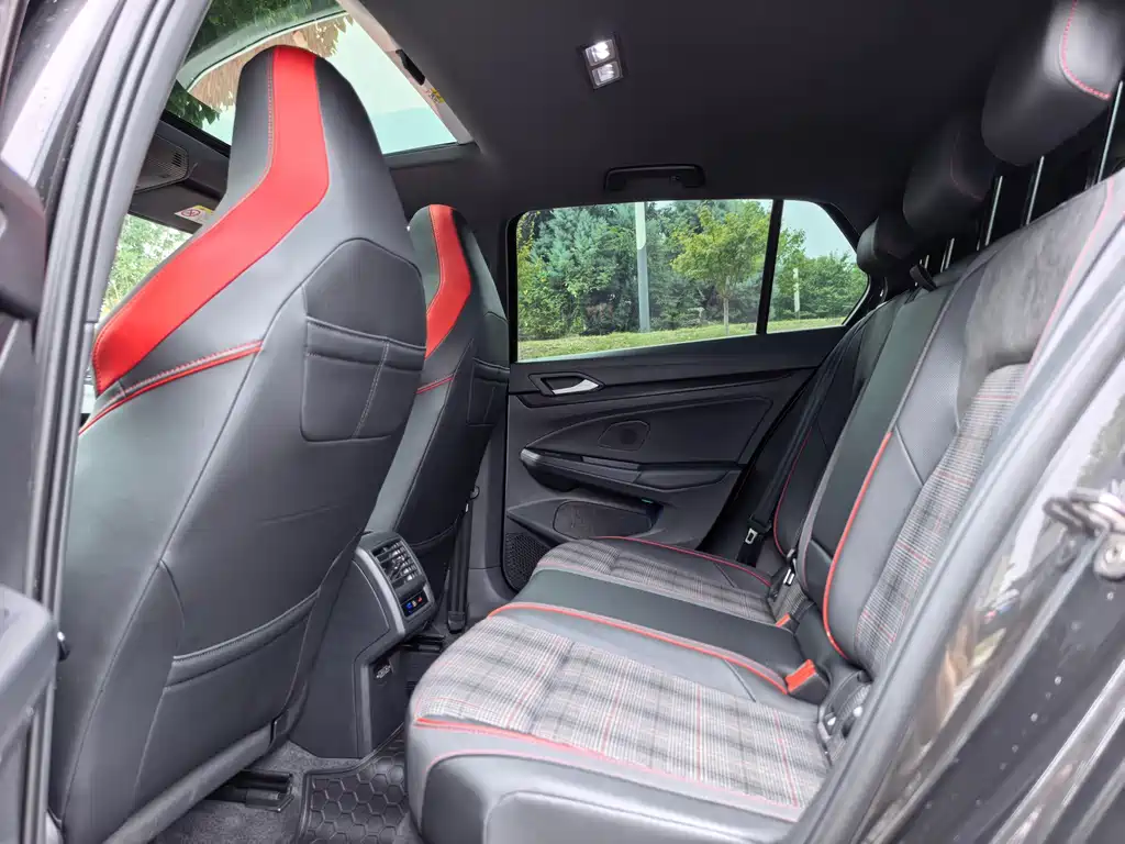 Volkswagen Golf GTI — миниатюра 9