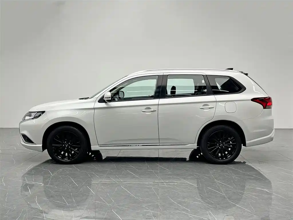 Mitsubishi Outlander 2021 2.0L Enjoy 5 мест