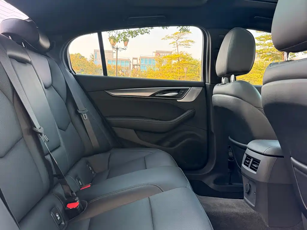 Cadillac CT5 — миниатюра 11