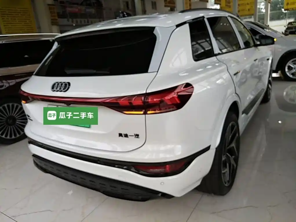 Audi Q6L e-tron