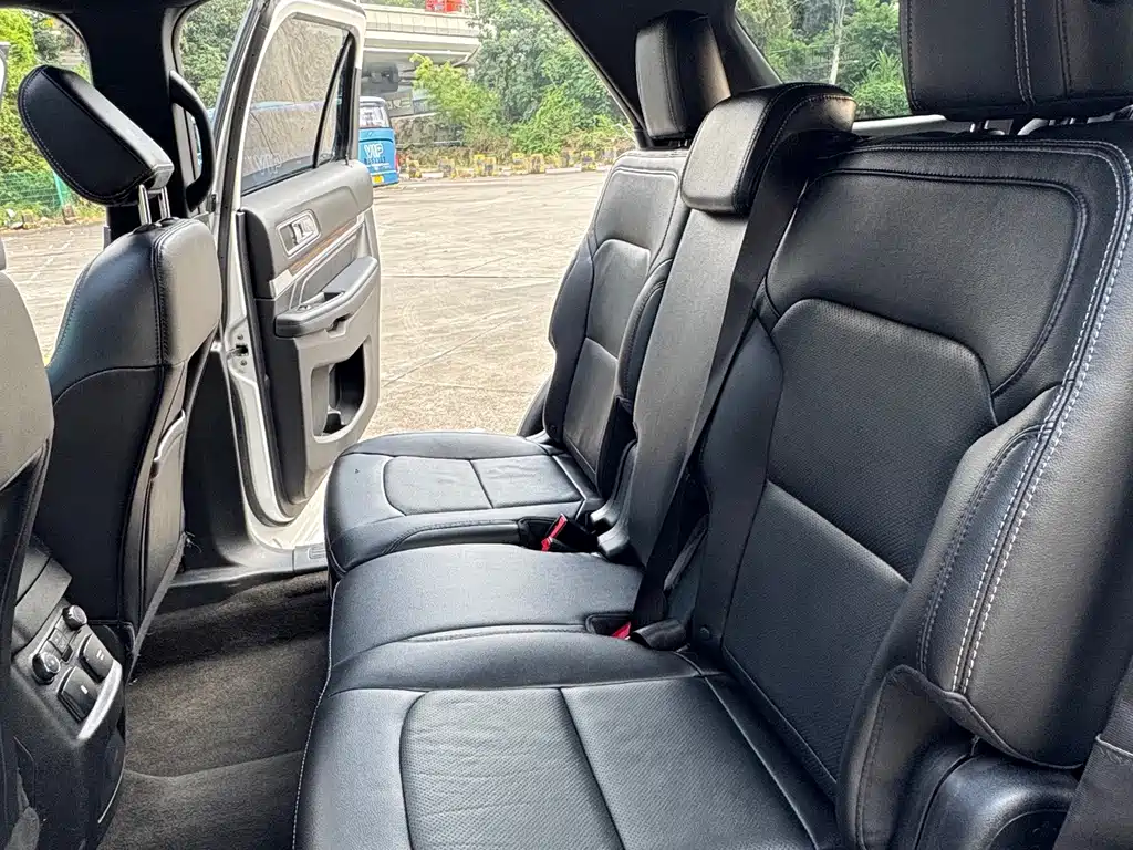 Ford Explorer (Import) — миниатюра 20