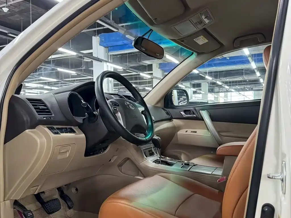 Toyota Highlander 2011 2.7L 5 мест Sport