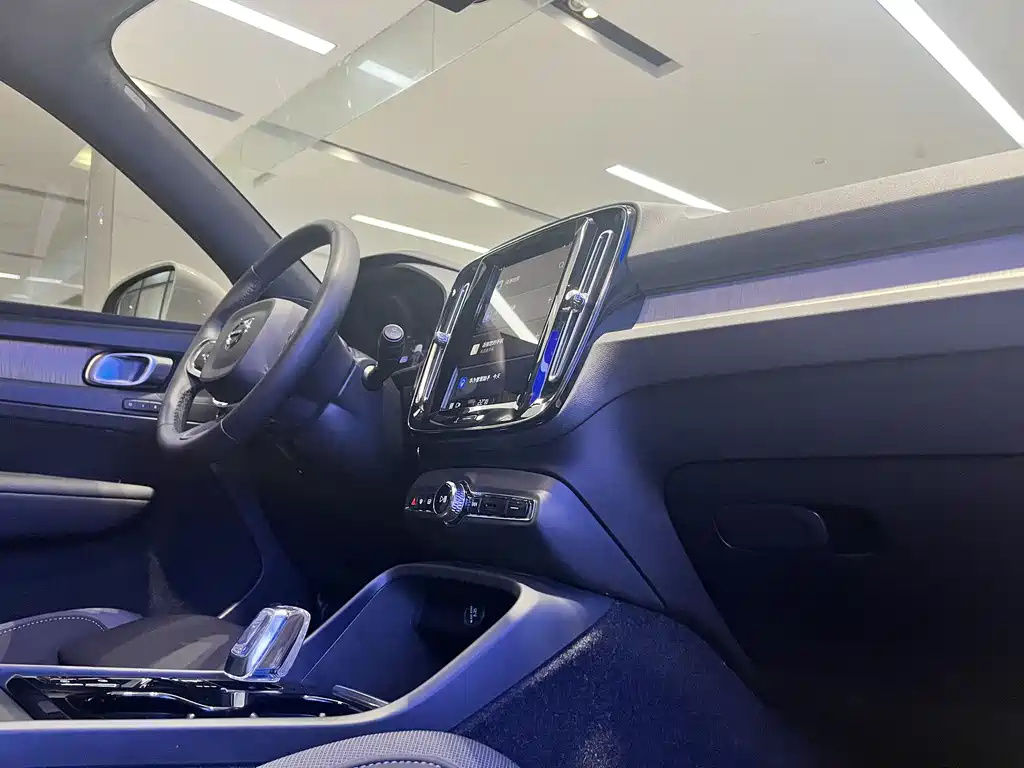 Volvo XC40 2023 B3 Luxury