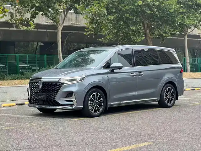 Roewe iMAX8