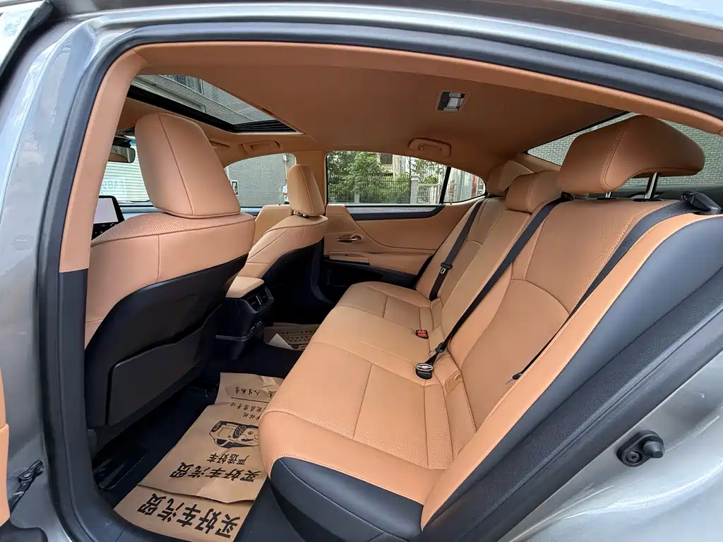Lexus ES 2025 300h Premium