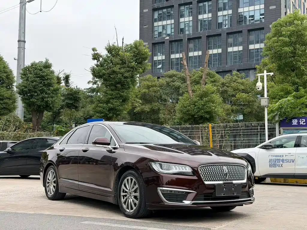 Lincoln MKZ — миниатюра 2