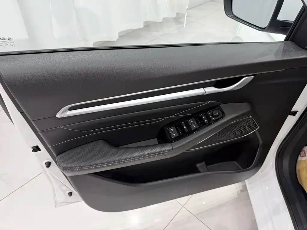 Geely Emgrand 2022 4 1.5L CVT Luxury