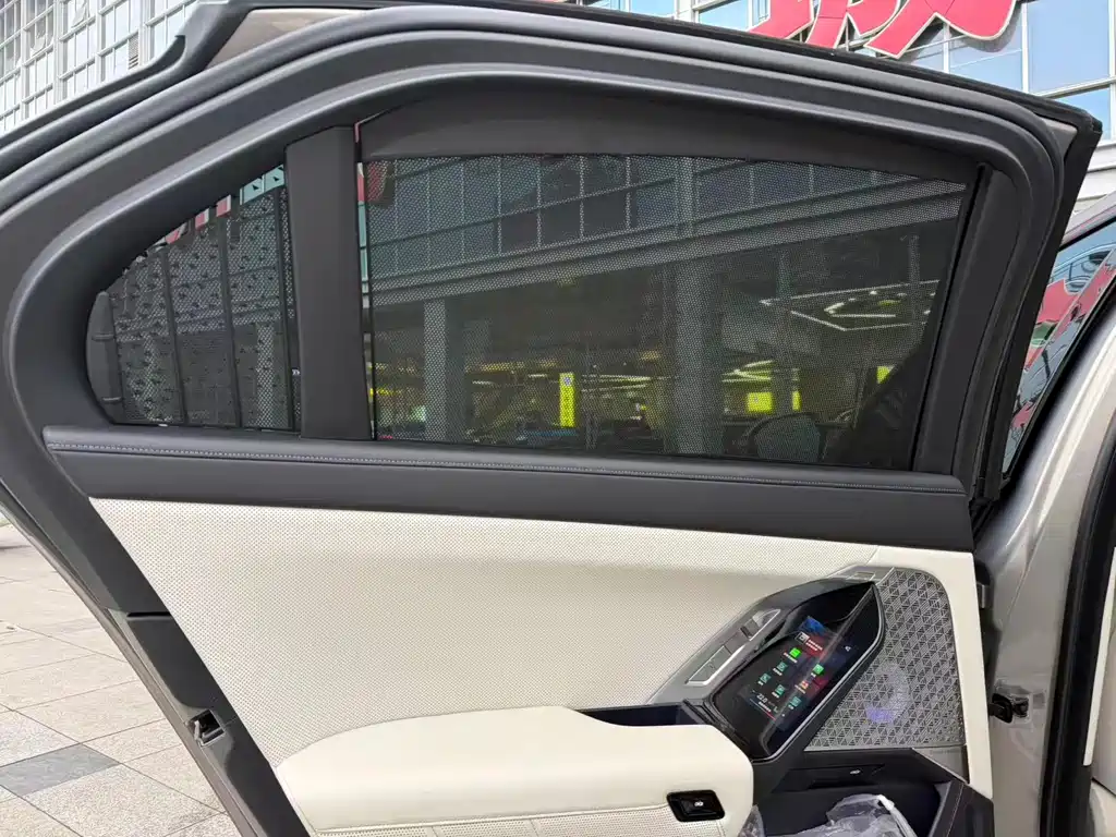 BMW i7 — миниатюра 18