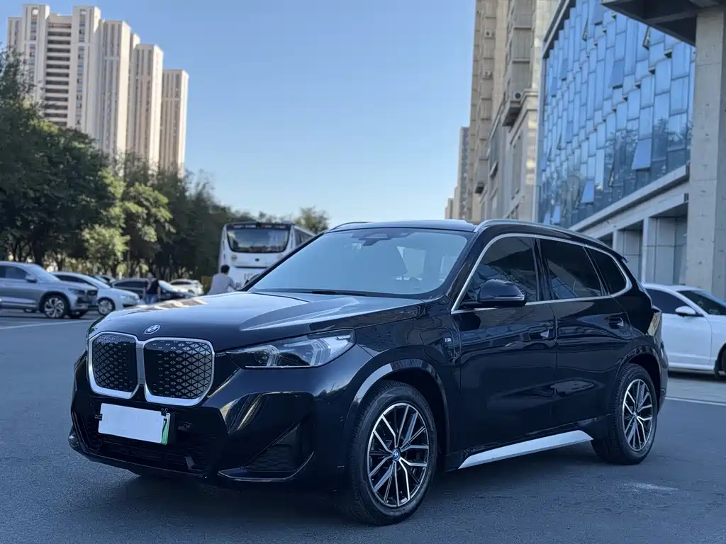 BMW iX1