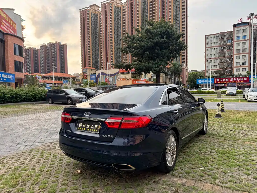 Ford Taurus — миниатюра 6