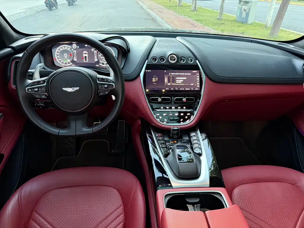 Aston Martin DBX — миниатюра 7