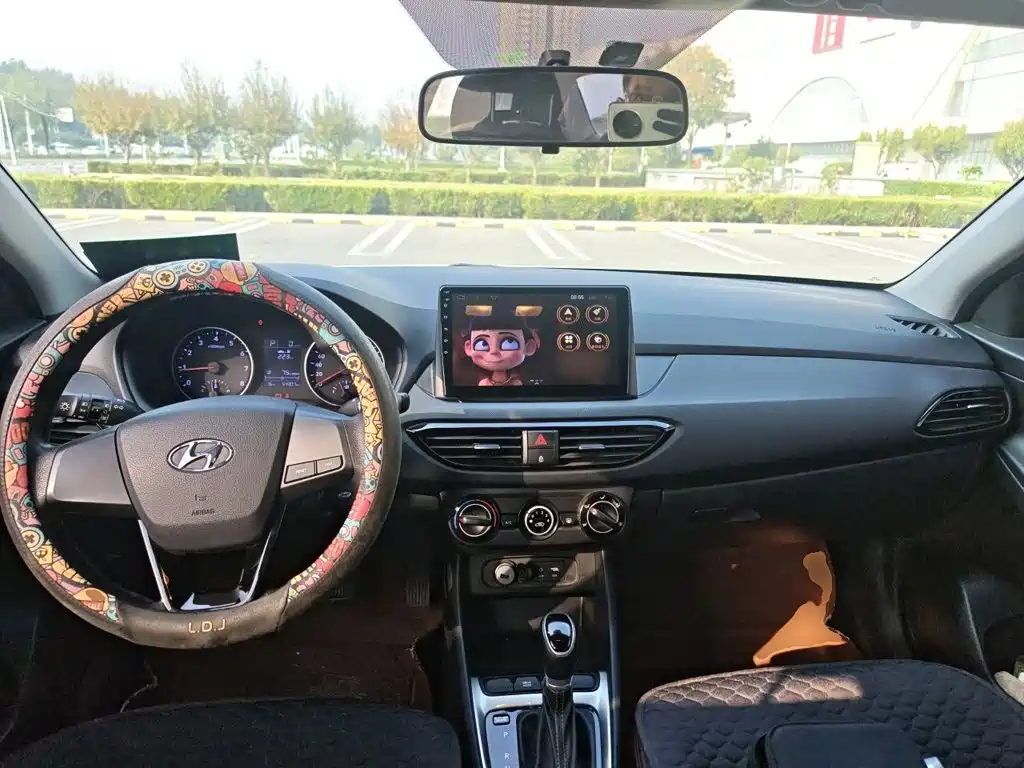 Hyundai Elantra — миниатюра 10