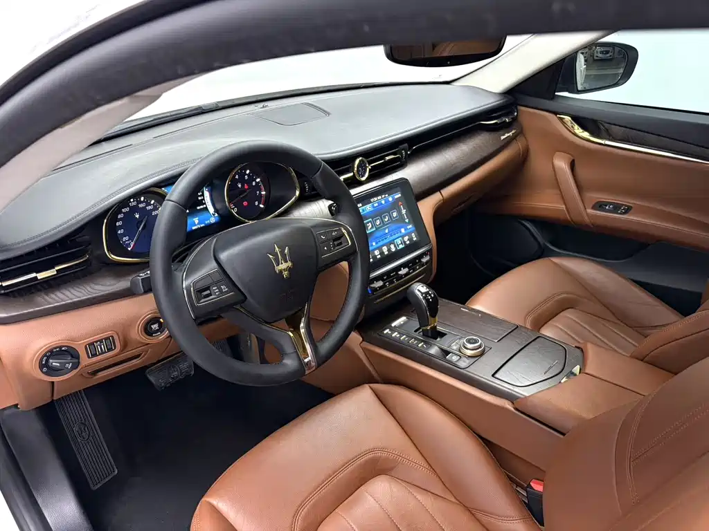Maserati Quattroporte — миниатюра 5