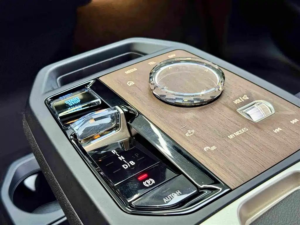 BMW iX — миниатюра 16